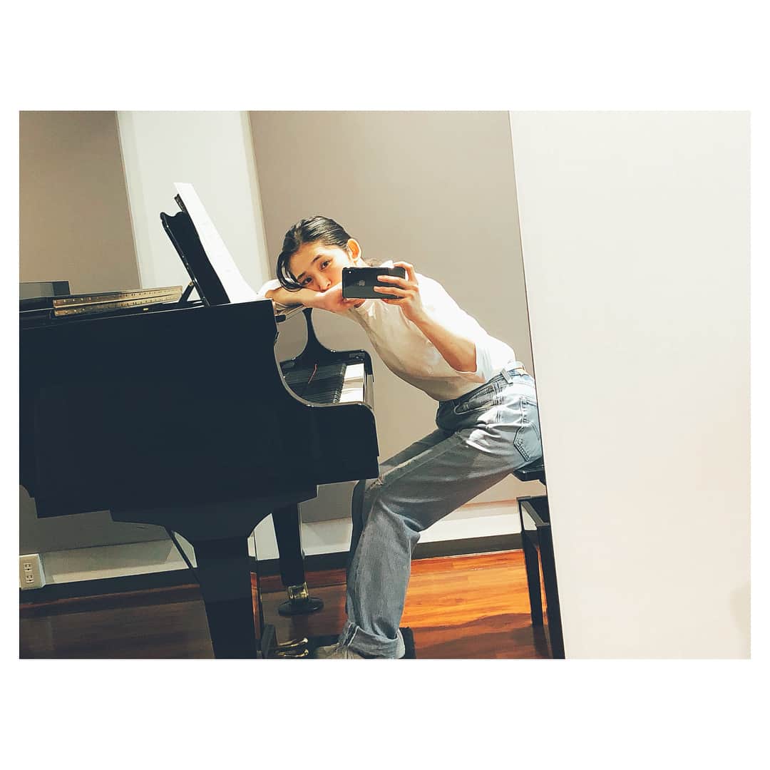 岡本玲さんのインスタグラム写真 - (岡本玲Instagram)「. 子供の時弾けたらいいなって思ってた曲を、大人になった今ちゃんと弾いてみたいなと思って、時間見つけてちょこちょこピアノ弾きにスタジオに行ってます、最近。」4月10日 19時25分 - rei_okamoto