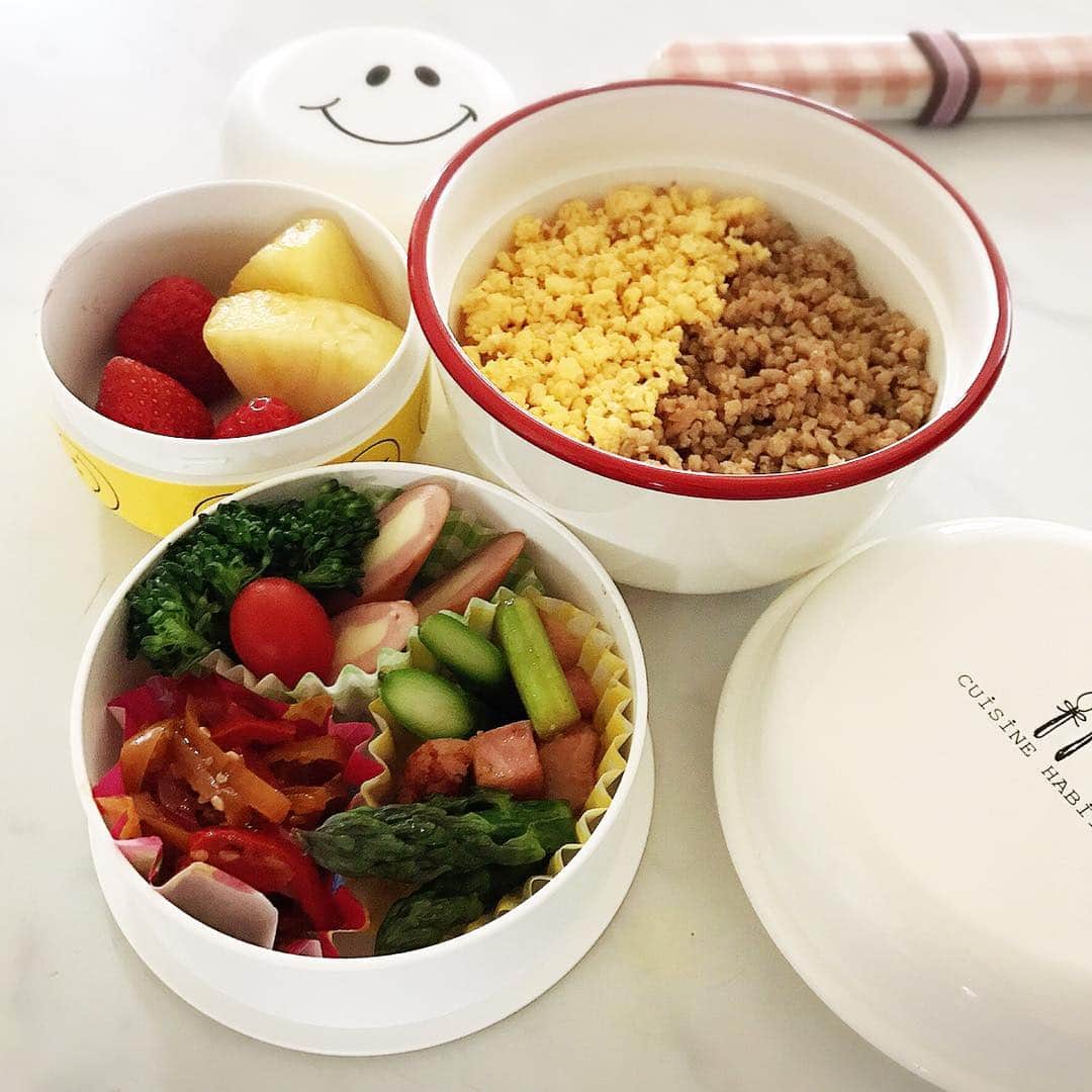 吉田美紀さんのインスタグラム写真 - (吉田美紀Instagram)「Good morning☀️&Have a nice day☻* ・ #gm #lunch #lunchbox #お弁当 #弁当 #ランチ #そぼろ弁当」4月11日 6時57分 - miki__yoshida