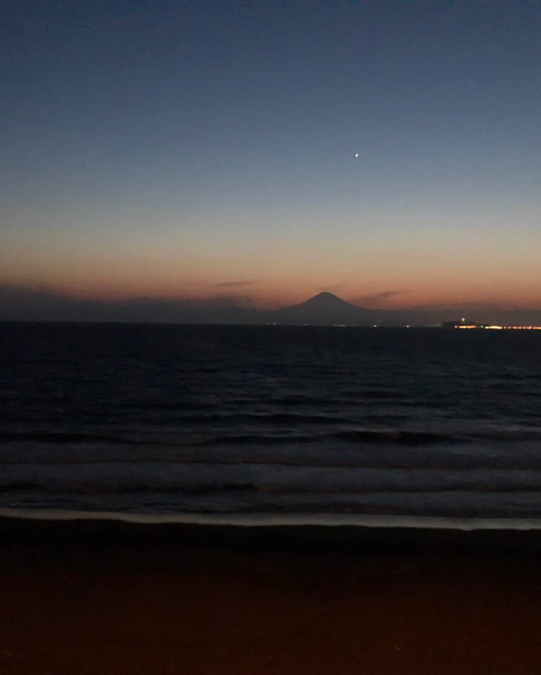 沢田麗奈さんのインスタグラム写真 - (沢田麗奈Instagram)「リフレッシュ😌 葉山へ⛵️ ダイヤモンド富士キラキラ💎 お祓いもしてもらい… メンタルリセット😊 久しぶりに海沿いをドライブ😃 こう言う息抜きって大事💗  #葉山 #ドライブ #リフレッシュ休暇  #ダイヤモンド富士💎  #キラキラ #息抜き #やくばらい参拝  #パワースポット #感謝 #優しい時間  #優しい気持ち  #優しい人  #インスタ映えスポット  #GUCCI #VARTIX #ダミアーニ #カルティエ #シャネル #followme 🎀」4月11日 6時21分 - reinasawada1026