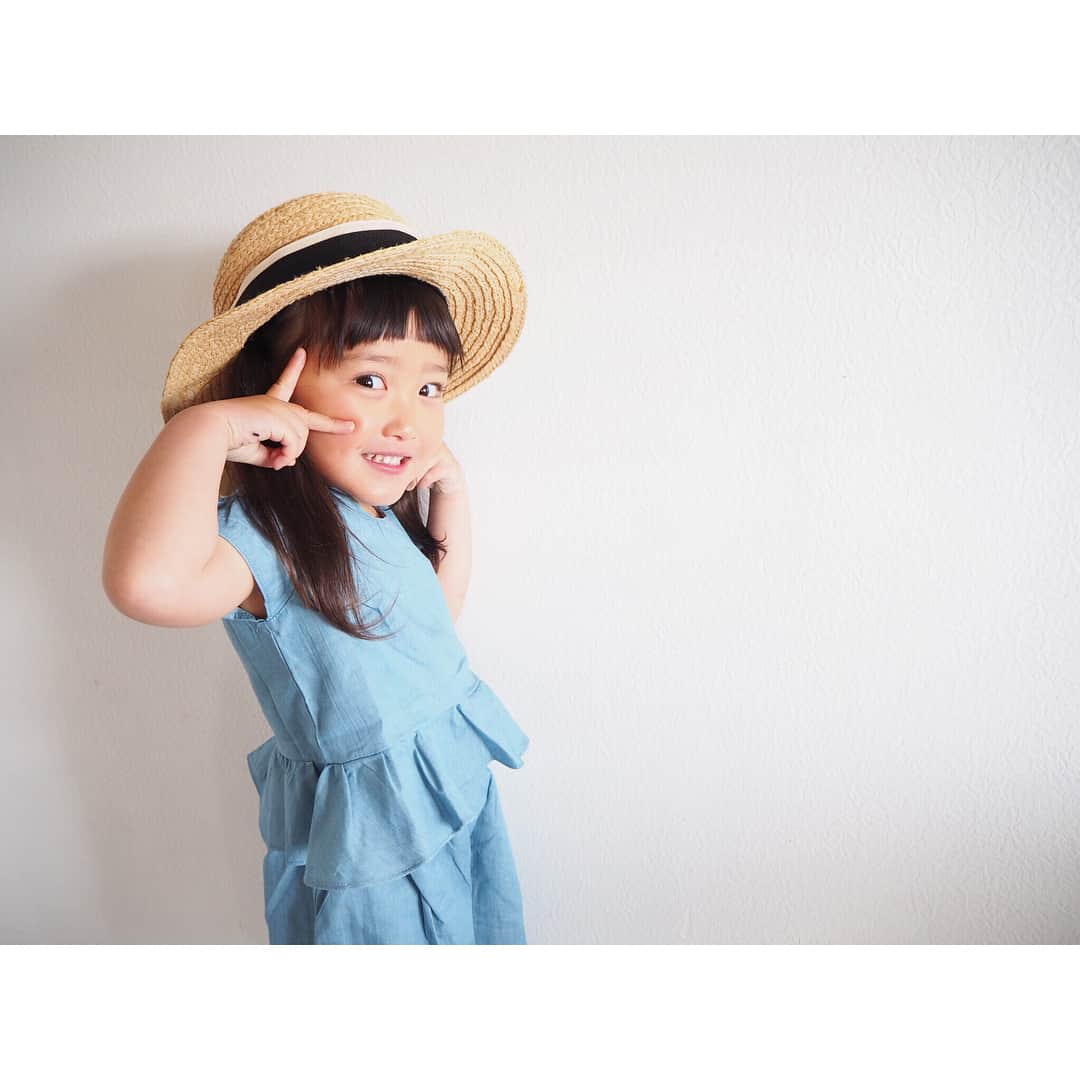 Kyooonさんのインスタグラム写真 - (KyooonInstagram)「20180410 * * 久しぶりに家で写真撮ったらノリノリ😂 全身のアングルも久々かな🕴 * 今日はドラえもんの映画を観に🎦 プリキュアはすごく楽しめてたけどドラえもんはどうかなぁなんて思ってたけど 集中してたなぁ☺️1年前は暗いのが怖いって泣いてたのが嘘みたい🤣 * * 小さい子のサロペットが大好きだけどセットアップも可愛い♡娘は青がいちばん好きな色なのですごい気に入ってます☺️✨ セットアップは 通販アプリ @smarby.jp で。 UNICAのです✨ * 5ヶ月間お買いものポイントプレゼント🎁 スマービー公式アンバサダー「smarbykids大募集キャンペーン」は5月まで実施中です☺️ #3歳#3歳11ヶ月#smarby#スマービー #smarbykids#キッズコーデ#smarby_PR」4月10日 22時20分 - fancykyon