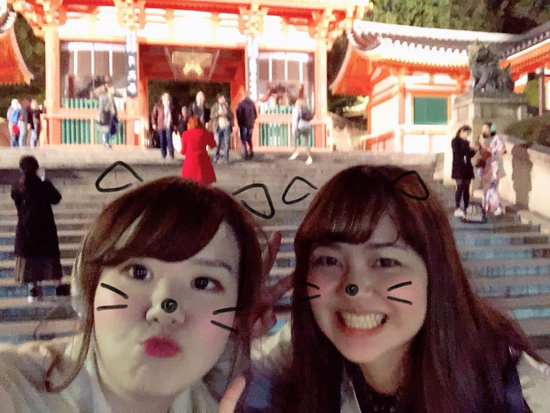 伊藤ゆりさんのインスタグラム写真 - (伊藤ゆりInstagram)「お母さんと奈良・京都へ旅に出た！ 桜散るらむ、、桜の時期がわからない常識知らずにへこむヽ(´▽｀)/ までもお母さんとゆっくりできたし お部屋もラージサイズになったし 一乗寺の極鳥たべれたし なによりたかこに会えたしよかったったったヽ(´▽｀)/💨💨 . #春日大社 #春日大社参道 #東大寺 #東大寺大仏殿 #ちょっと桜 #東大寺ミュージアム #嵐山 #よしむら #トロッコ電車 #八阪神社 #平宗奈良店 #柿の葉寿司 #環奈 #茶粥 #一乗寺 #極鳥 #エクシブ京都離宮 #オークホステル奈良」4月10日 23時11分 - ito0aiueorange