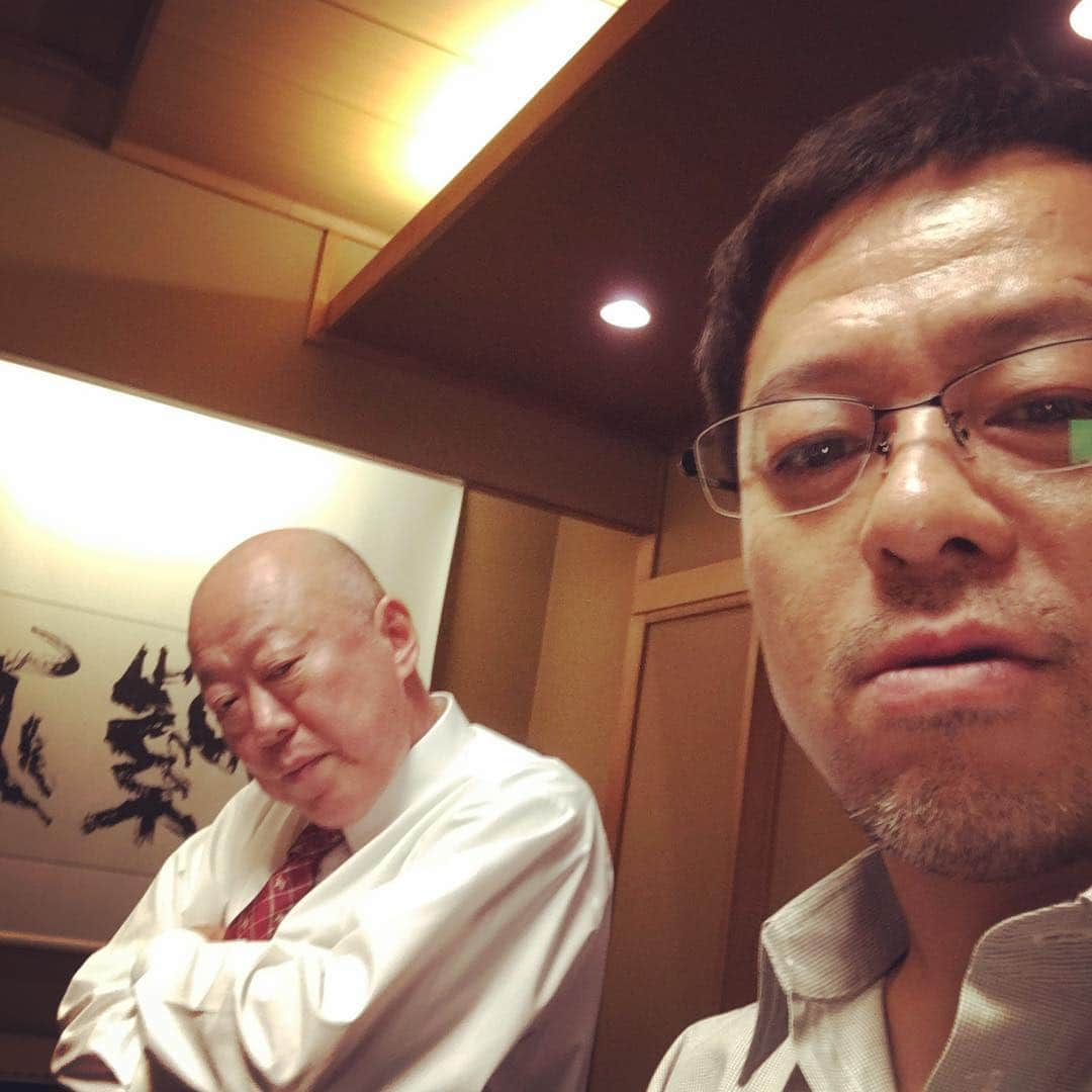 松谷賢示さんのインスタグラム写真 - (松谷賢示Instagram)「撮影合間に、六平直政さんとツーショット。 . . . . #映画 #撮影 #六平直政 さん #楽しいおじさん #面白いおじさん #ずっとおしゃべり #してた #六平さんみたいに #ありたいものだ #情報解禁 #なったら報告します #水玉れっぷう隊 #水玉れっぷう隊ケン」4月11日 1時05分 - mizutamarepputai_ken