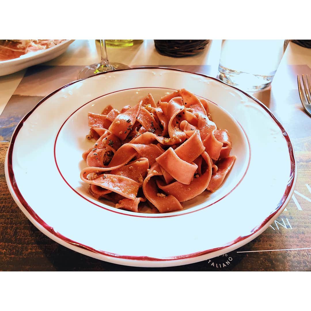 ローラさんのインスタグラム写真 - (ローラInstagram)「I had some tomato pasta in picturesque Verona 😝🇮🇹🍝」4月11日 1時13分 - rolaofficial