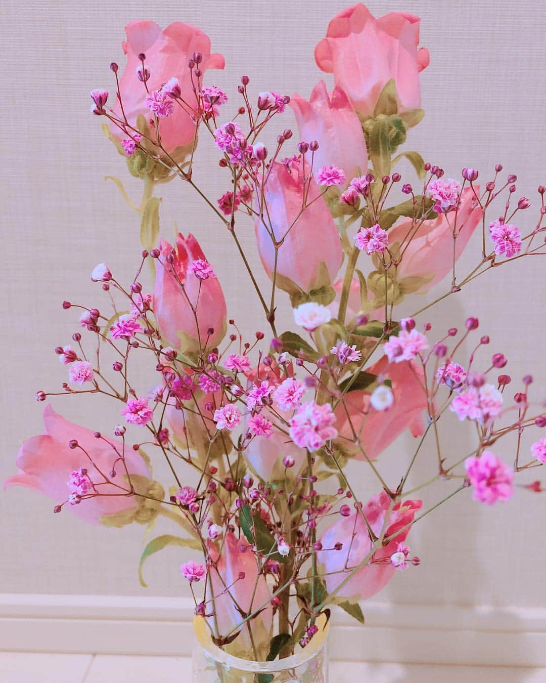 内田敦子さんのインスタグラム写真 - (内田敦子Instagram)「ピンク花💐 . #何の花かわからない #可愛いので飾ります #花のある暮らし」4月25日 16時21分 - atsuko_uchida1205