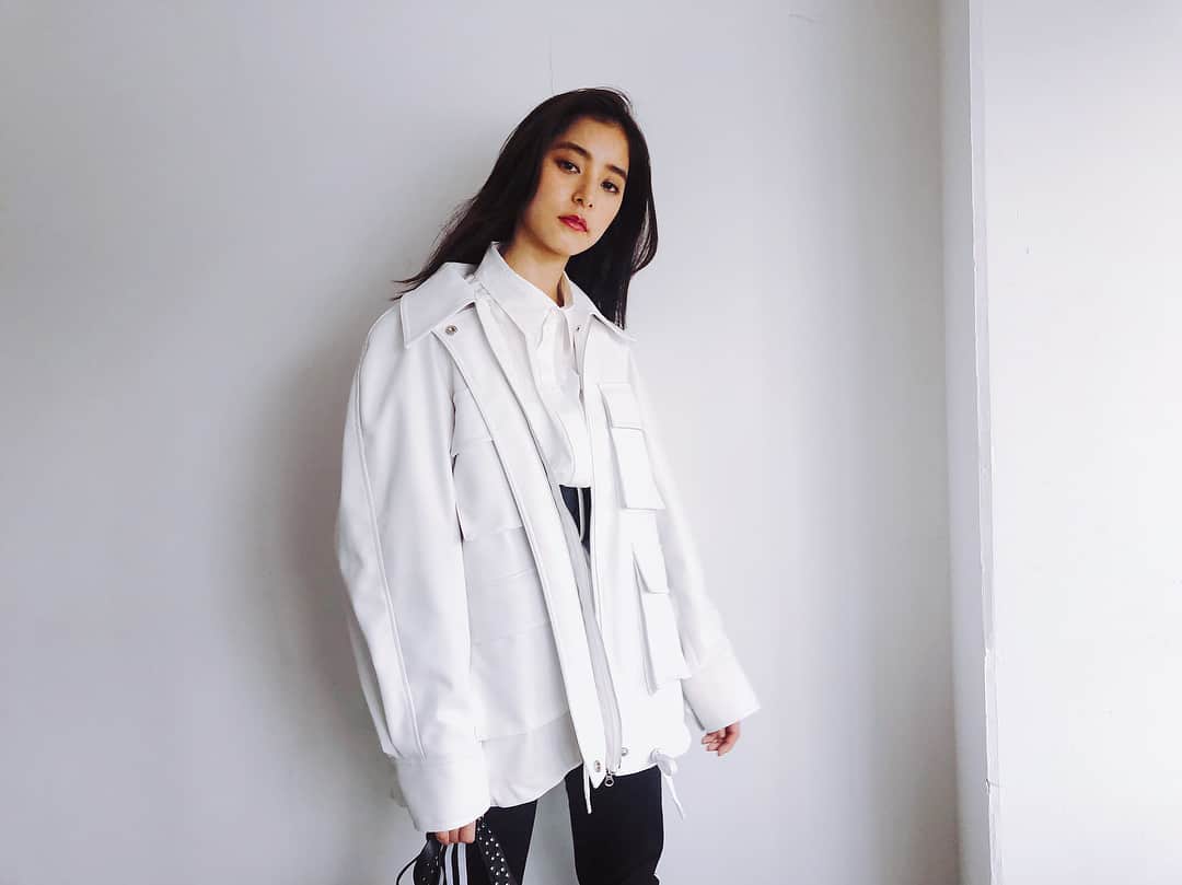 新木優子さんのインスタグラム写真 - (新木優子Instagram)「jacket : #lowclassic 韓国に行った時に買ったジャケットかなりかなりお気に入り。」4月25日 16時26分 - yuuuuukko_