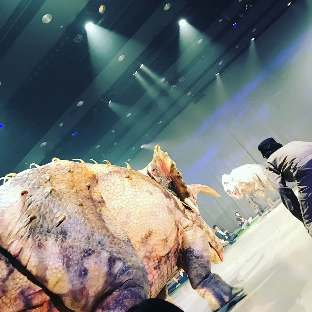 吉川友さんのインスタグラム写真 - (吉川友Instagram)「愛しの @sengoku_minami が出演しているDINOSAFARIゲネプロ観てきました〜!! 恐竜めちゃくちゃ近くて大迫力! 叫びすぎてアドレナリンドバドバよ!明日から始まるみたいなので、みんな絶対に行くべし🦕 #shibuya #hikarie #dinosafari #ディノサファリ #恐竜 #恐竜ライブ #大迫力 #恐竜出没注意 #子供 #大人 #楽しめる #作品です #ゴールデンウィーク #観に行こう #相方 #仙石みなみ #頑張ってました #with #新井愛瞳 #アプガ」4月25日 16時40分 - kikkawayou_official