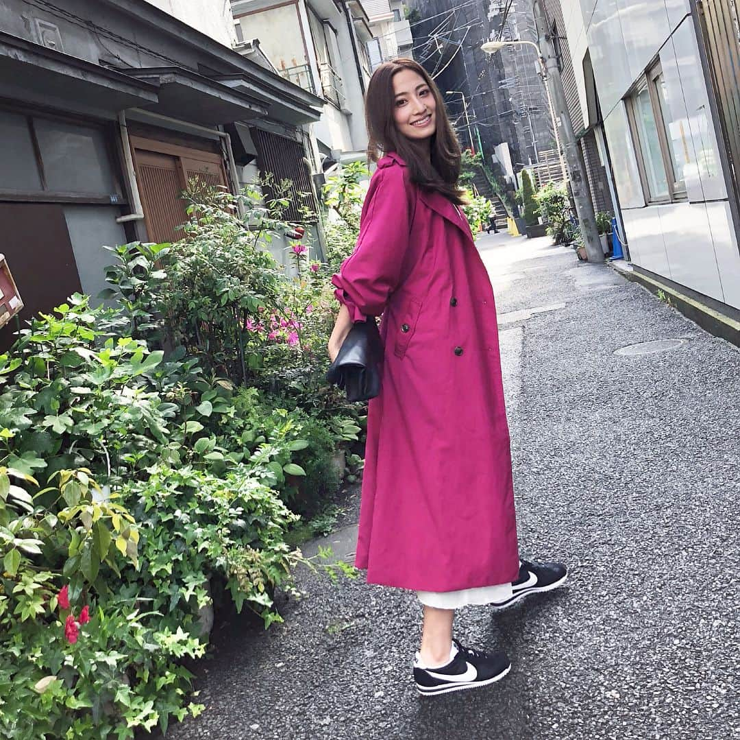 雨宮みずきさんのインスタグラム写真 - (雨宮みずきInstagram)「． お昼過ぎから晴れたから お散歩しながら近所のカフェに ランチしに行ったよ💗 ． まだ少し肌寒かったから @basement_online の🧥 トレンチコートを羽織ったよ😌 袖口が絞れるから華奢に着れるのが お気に入り☺️💗 ． coat▷#basement#ベースメント tops▷#settimissimo#セッティミッシモ denim▷#lagunamoon#ラグナムーン lace one-piece▷#moussy#マウジー sneaker▷#nike#ナイキ bag▷#zara#ザラ .  #ootd#私服#春コーデ#コーディネート #fashion#cordinate #トレンチコート#ピンクコーデ #レースワンピ#デニムコーデ #ザラバッグ#お散歩コーデ #ナイキコーデ#ナイキ女子#コルテッツ」4月25日 19時34分 - ammymzk0926