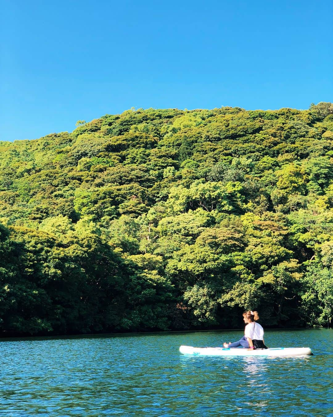 谷まりあさんのインスタグラム写真 - (谷まりあInstagram)「サップヨガ気持ちよすぎて自然からたくさんパワー頂きましたよ💚 photo by Niki #naturalbeautycamp サップ #naturalbeautycamp #ナチュラルビューティーキャンプ #屋久島 @naturalbeautycamp」4月25日 23時21分 - mariaaaa728