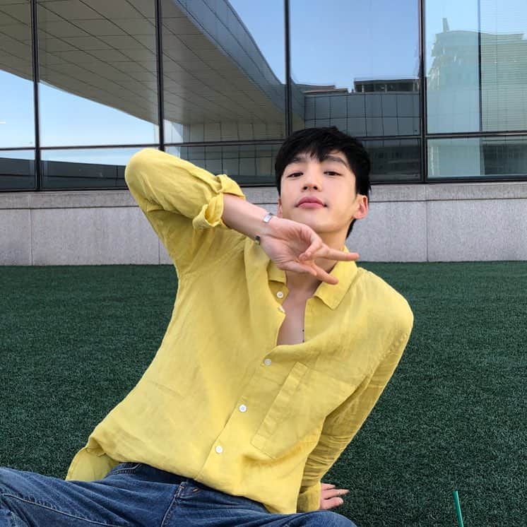 クウォンのインスタグラム：「🌼」