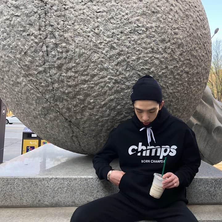 クウォンのインスタグラム：「#달」