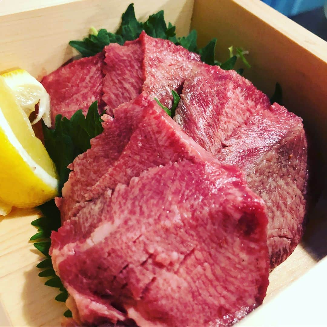 和田美枝さんのインスタグラム写真 - (和田美枝Instagram)「ニジイロ食堂🌈🌈🌈 絶品😋  #ニジイロ食堂#豊中#タン#チキン南蛮#今まで食べた中で一位#揚げ玉サンド#全てのメニューに感動」4月11日 11時47分 - miewada