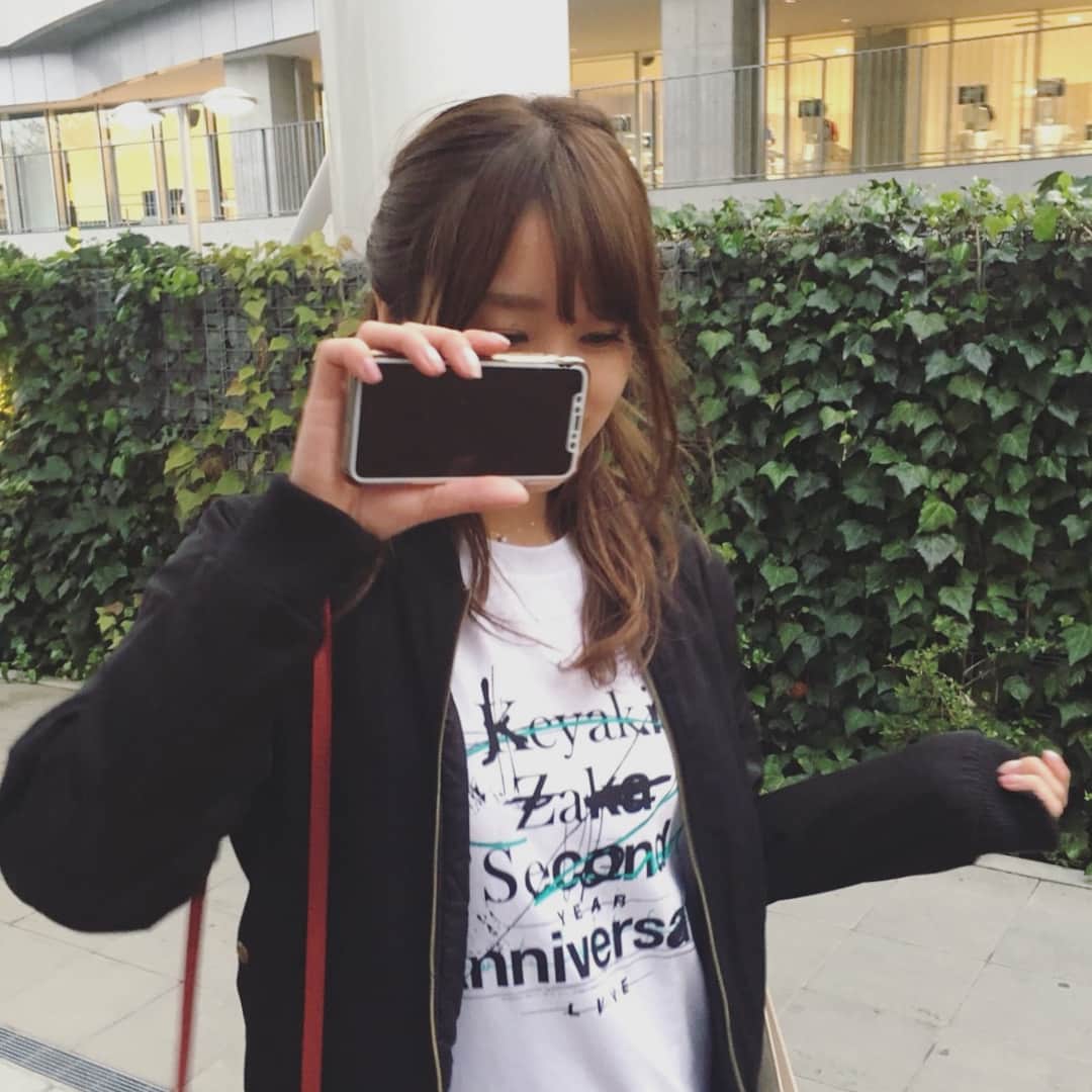 七瀬ひとみさんのインスタグラム写真 - (七瀬ひとみInstagram)「欅坂46 2nd Anniversary Live行ってきました🎤 本当に凄かったから久々に。  あかねんのセカアイセンター&ゆっかーの不協和音センターが嬉しすぎて発狂😂セカアイの入りびっくりしすぎて叫んだ😂そして不協和音のゆっかー鳥肌… 青マリもめっちゃ近くに来てくれて興奮しました…  とにかく可愛い、素敵。尊い！！ 全力で応援していくぞ！！って改めて心に決めました。  本当にヲタなのではしゃいでてキモいと思うけど、現場とかでお会いできたら是非ヲタ話を💪🏻 #欅坂46 #欅坂462ndyearanniversarylive #欅坂46デビュー2周年 #守屋茜 #菅井友香 #世界には愛しかない #不協和音 #ガラスを割れ #平手友梨奈 #志田愛佳 #ヲタク #アイドル好き」4月11日 13時06分 - hitominmin0828