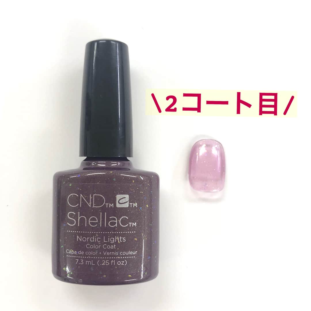 CND日本公式アカウントさんのインスタグラム写真 - (CND日本公式アカウントInstagram)「・ ・ 🌟Shellac Nail🌟 重ね塗りで広がるカラーバリエーション🎨💅🏻 ・ ぷるるんと可愛い、ラメ入りのシアーパープル🍇 が夏直前の今オススメ😍❣️ ・ ・ 1コート目と2コート目に重ねる色を変えることで作り出せる 絶妙なニュアンスカラーをお楽しみください➰(´∇｀) ・ 無駄もなく手軽なのが嬉しいポイント🙌🏻🙌🏻✨ ・ ・ 🔸使用カラー🔸 1コート目　･･･ 419 Ripe Guava 2コート目　･･･ 211 Nordic Lights ・ #cnd #shellac #cndshellac #nails #cndworld #layering #shellaclayering #シェラック #シェラックネイル  #爪を削らない #爪に優しい #オンオフダストレス #時短ネイル #ハイブリッドネイル #シェラック重ね塗り #重ね塗り #ネイル #タカラベルモント」4月11日 14時34分 - cnd_japan