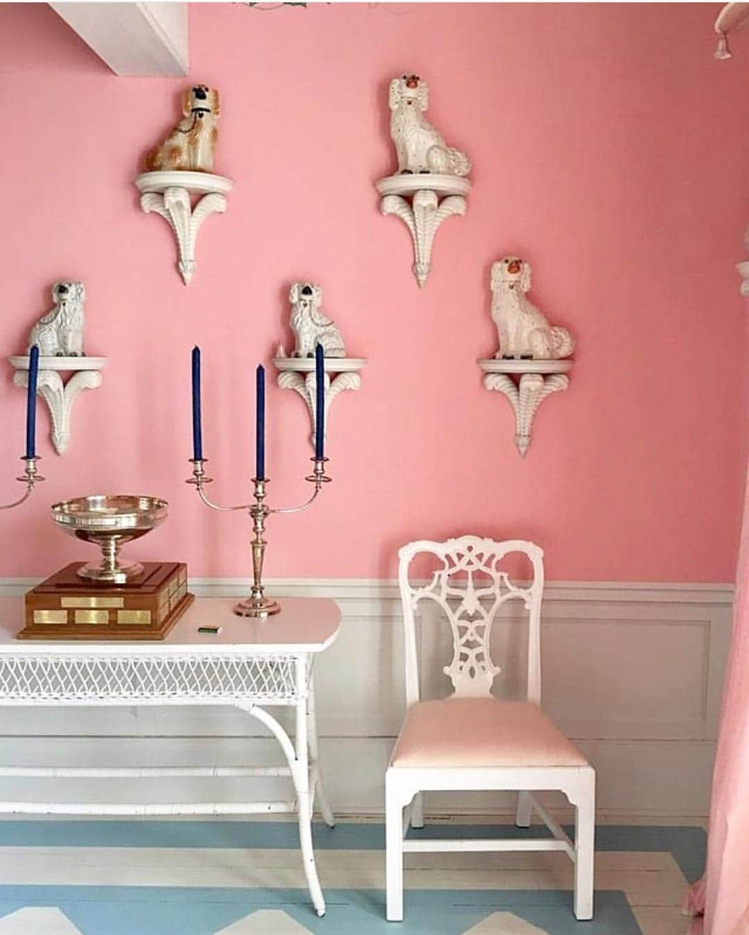 Roxy Sowlaty Interiorsのインスタグラム：「Pink blue and white 💘💘 @carletonvarney」