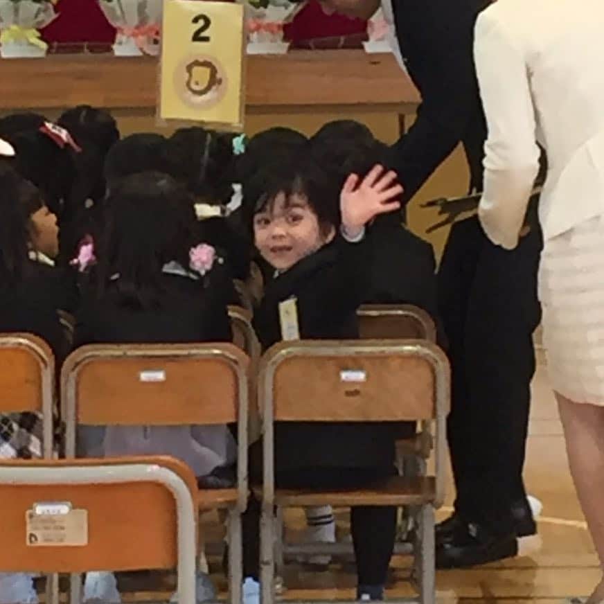渡嘉敷来夢さんのインスタグラム写真 - (渡嘉敷来夢Instagram)「入学式（その他の学校行事）の時とかにさ、親に手振っちゃう子いるよね。校長先生が前に立ってるんだけどな〜😂これからが楽しみ。そう、彼は渡嘉敷家の子です😄😄😄笑#ピカピカのいちねんせい#おめでとう」4月11日 16時40分 - tokashiki_10