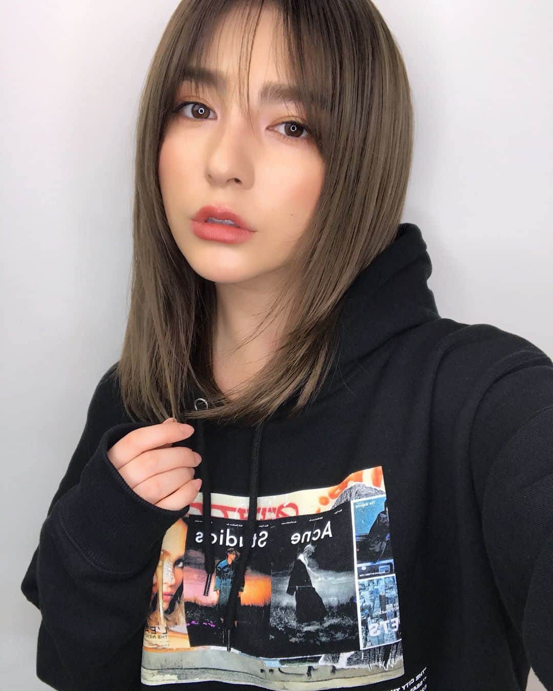 スミス楓のインスタグラム：「L.O.Gでカットとトリートメント✂︎ 髪は伸ばすから前髪だけ！@026kenji の前髪カット安定😂🙏いつもありがとうございます♡ お気に入りのHOODYは @xpatriotx の🌹 メンズブランドだけど女の子が着ても可愛いデザインいっぱいあるよん！ オーバーサイズで着るの好き🤔🤔✌️」