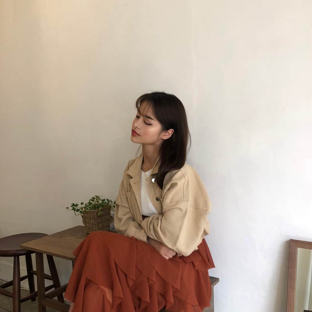 カン・ギョンミンさんのインスタグラム写真 - (カン・ギョンミンInstagram)「크롭자켓 , 컷팅무드나시  컬러추가코디 올려드렸습니다 🧡👍🏻🧡 #룩앳민 #굠민코디」4月11日 21時32分 - kkmmmkk