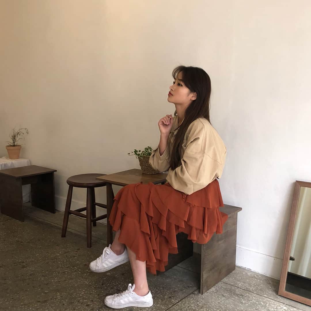 カン・ギョンミンさんのインスタグラム写真 - (カン・ギョンミンInstagram)「크롭자켓 , 컷팅무드나시  컬러추가코디 올려드렸습니다 🧡👍🏻🧡 #룩앳민 #굠민코디」4月11日 21時32分 - kkmmmkk