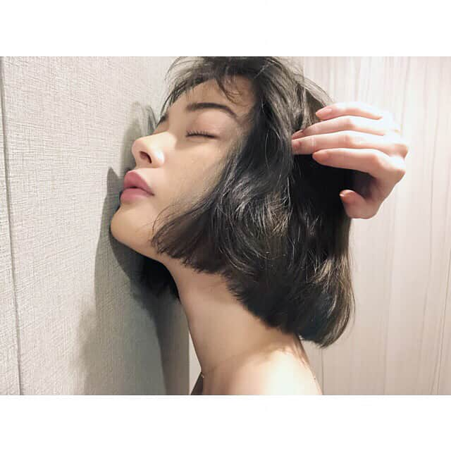 玉城ティナさんのインスタグラム写真 - (玉城ティナInstagram)「#その手はなんなのかね  おやすみなさい」4月11日 22時33分 - tinapouty