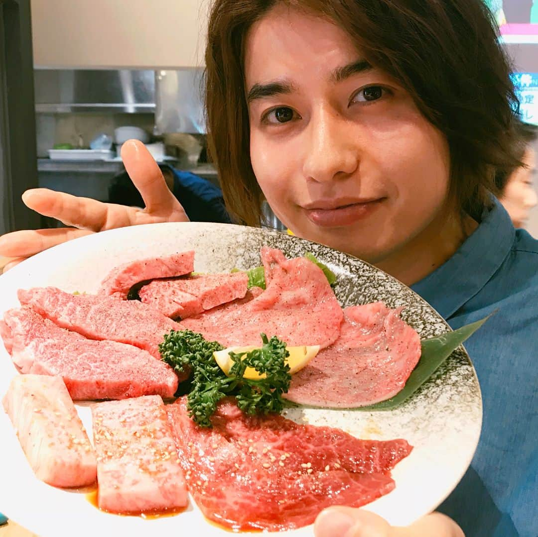 武田航平さんのインスタグラム写真 - (武田航平Instagram)「#彼氏と焼肉デートなう #彼氏と焼肉デートなうに使っていいよ  #彼氏シリーズ #焼肉BEAST #BEAST #太田牛 #中々東京には入ってこない牛なんです #カウンターで焼肉 #浅草 #焼肉 #肉 #肉すたぐらむ  #焼肉屋  #焼肉スタグラム  #肉好き #肉寿司 #すだち冷麺 #本気でうまい  #samurai #夜は焼肉っしょー ↑追記 笑 とある日の焼肉デイ たかひろくん、シンヤ、ありがとうございました！」4月11日 22時43分 - kouhei_takeda.official