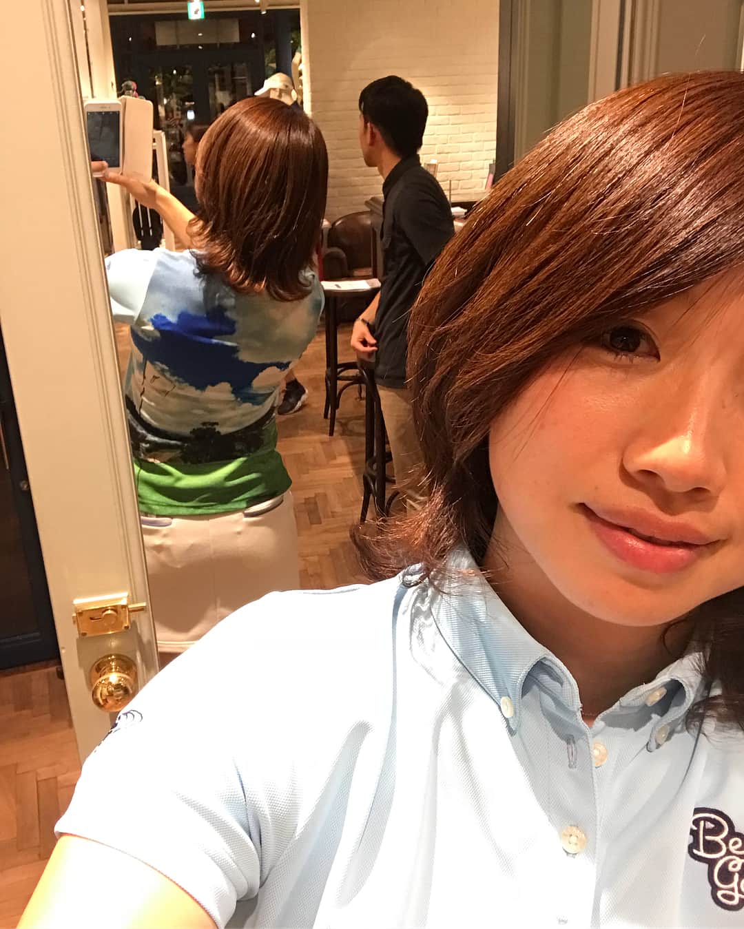 勝又優美さんのインスタグラム写真 - (勝又優美Instagram)「ビームス&ウィンズ有楽町で新作試着祭りその②♡( ´∀｀) 今期オレンジレーベル名物バックプリント〜〜(*≧∀≦*) 新作はよりカラフルになって、 ゴルフ場で目立つこと間違いなし！(*≧∀≦*) これ可愛いです！  #beamsgolf#オレンジレーベル #ビームス&ウィンズ有楽町 #ゴルフウェア #pinggolf#勝又優美 #ping#ゴルフ#ゴルフレッスン #ゴルフ女子 #可愛いゴルフウェア #ゴ^_^ルフコーデ #golf#lpga#golfstagram#golfpractice #golfcoach #coach #golfpro#golflesson#ゴルフコーチ#golfing#golfswing #golfer」4月11日 22時54分 - yumi.katsumata