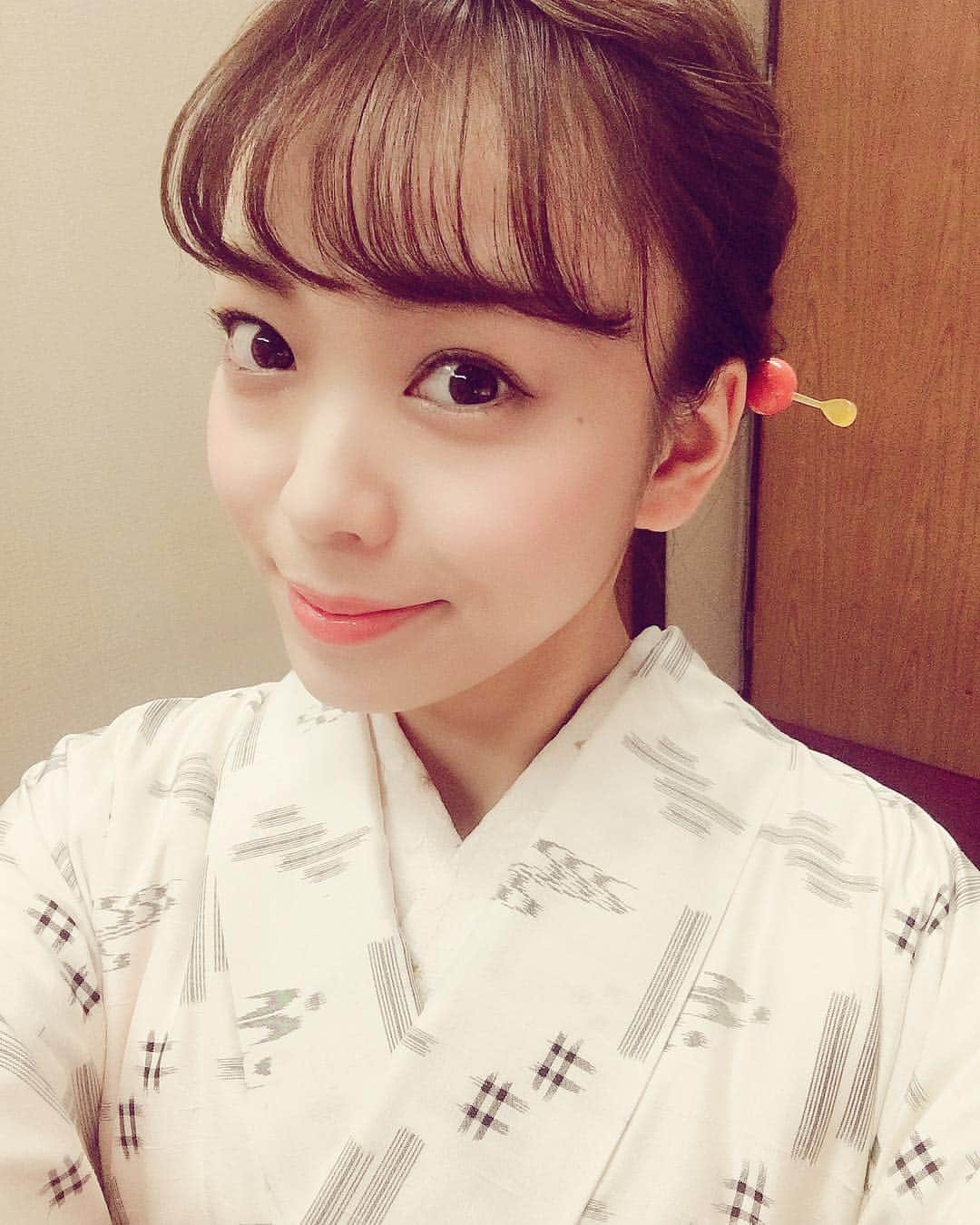 杜このみのインスタグラム：「とってもとってもシンプルなお着物。 八王子 #きぬたや さんの紬のお着物を着ました。 豪華で派手なお着物よりも、シンプルなお着物をさらっと着たくなります。 #着物 #紬 #きぬたや #着物ヘア  #簪 #着物女子」