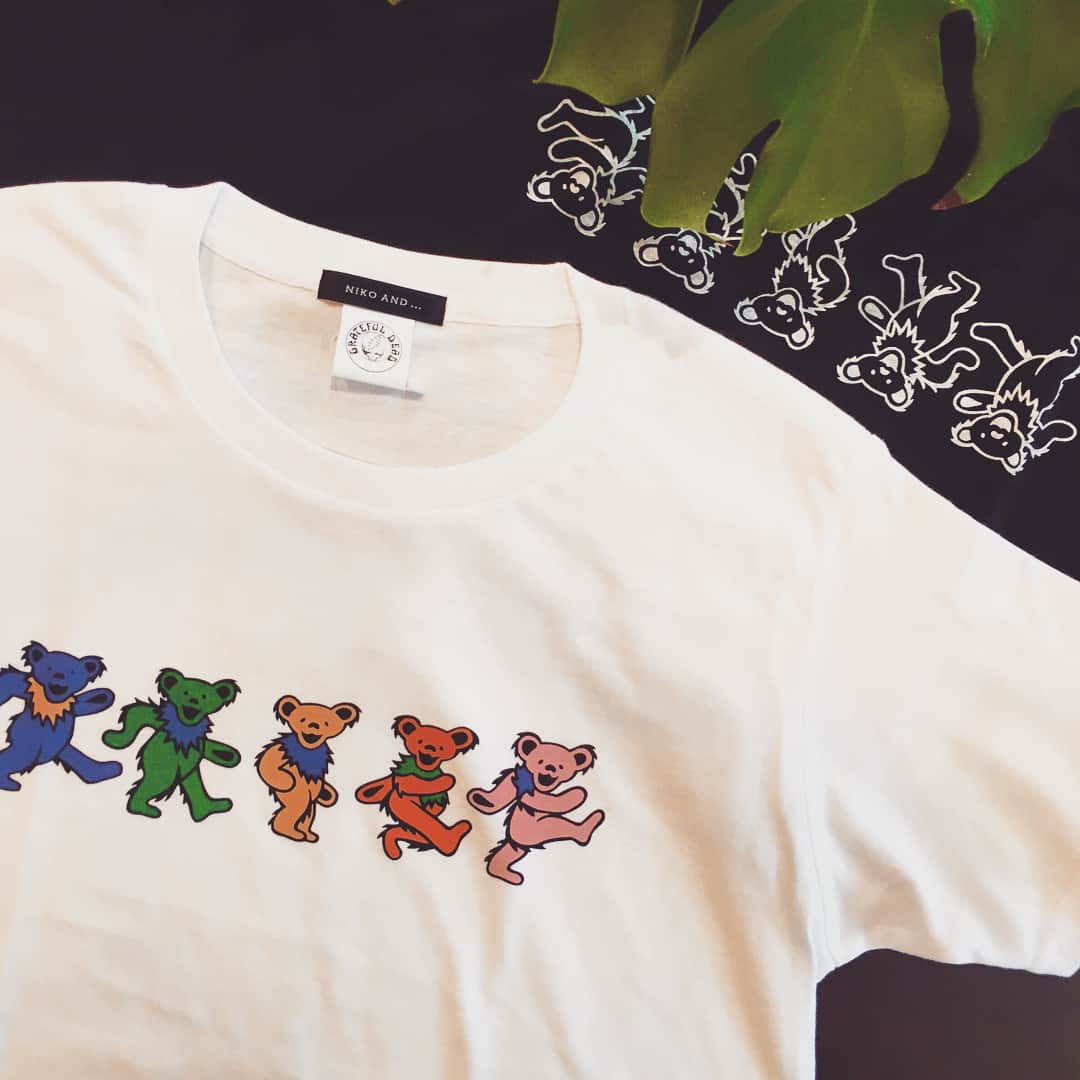 ニコアンドさんのインスタグラム写真 - (ニコアンドInstagram)「【Grateful Dead】 メンズに色鮮やかなベアが特徴的なグレイトフルデッドのTシャツが入荷致しました！ 背中の小さなロゴもオシャレです◎ ・ ◼︎TSH ¥3,900+TAX ・ #nikoand #nikoandtokyo #harajuku #jingumae #tokyo #東京 #japan #日本 #渋谷 #原宿 #表参道 #shibuya #神宮前 #omotesando #ニコアンド #ニコアンドトーキョー #菅田将暉#小松菜奈#であうにあう#グレイトフルデッド#GratefulDead#グレイトフルデッドベア#gratefuldeadbear #東京観光 #tokyotrip」4月12日 18時54分 - nikoandtokyo
