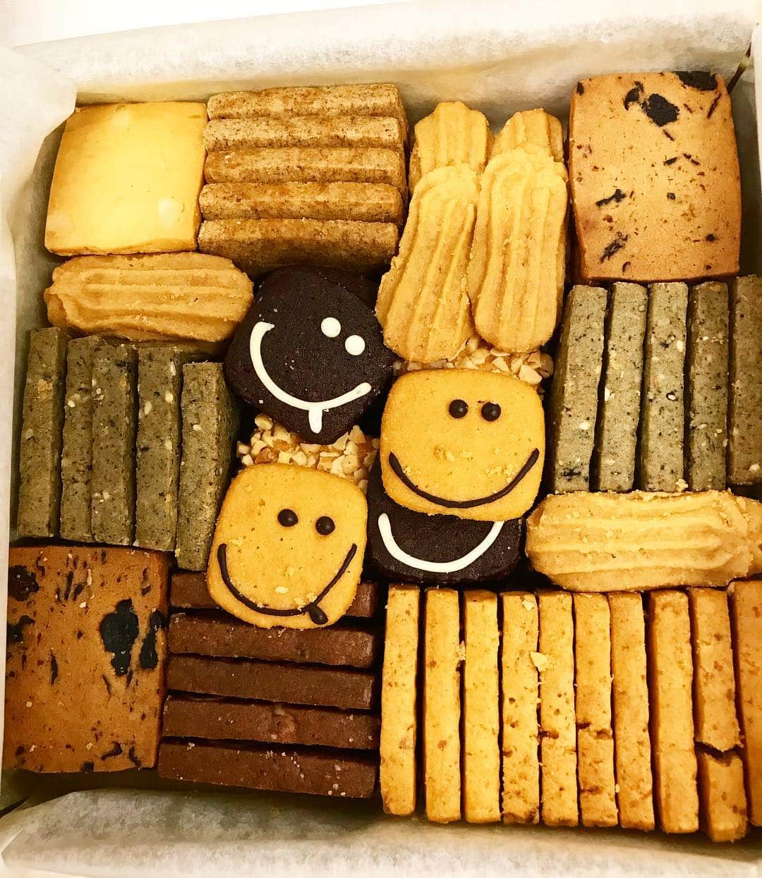 片山萌美さんのインスタグラム写真 - (片山萌美Instagram)「いただいたお土産クッキーがかわいい。 しかも美味しい。 #BS12」4月12日 18時56分 - moet_mi