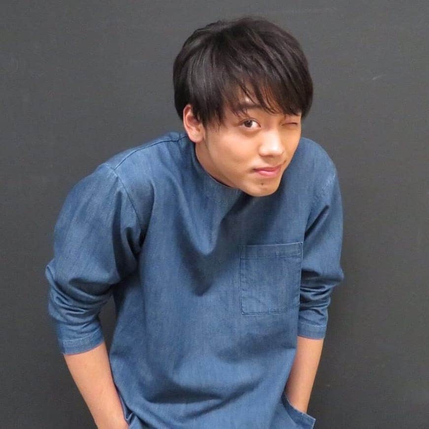 のインスタグラム：「みなさんファンイベントいきますかー？  コメントで教えてください󾌰  #竹内涼真」