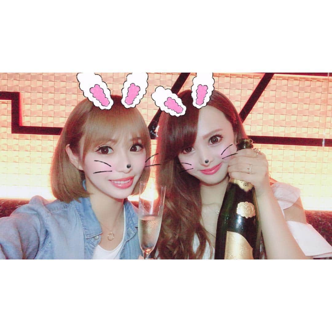 のインスタグラム：「れんちゃんのみに来てくれたぁー♡ . ちゃんと話すの初めてっ💓💓 れんれん可愛すぎる♥️ . これから仲良くしてください💓💓 . . #エース東京#エースファクトリー #ララァ#lalah #東京#六本木 #キャバクラ#キャバ#キャバ嬢 #フォローミー#followme #follow#followalways #tagsforlikes#tflers#instagood #instalike#like4like#instadaily #tokyo#roppngi」
