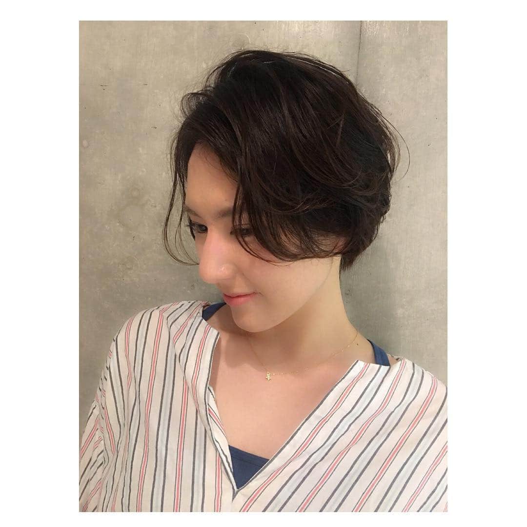 白井ゆかりさんのインスタグラム写真 - (白井ゆかりInstagram)「髪をきりました。 綺麗にセットしてもらいましたよ💁‍♀️ これを自分でするのはなかなか大変なのです…笑」4月12日 18時05分 - yukari_shirai625