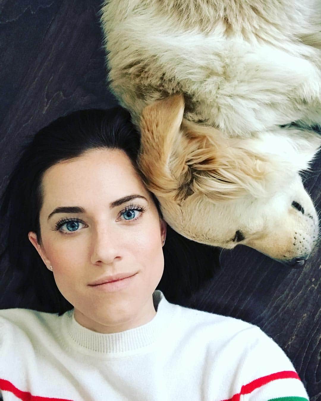 アリソン・ウィリアムズのインスタグラム：「Hi from the last day of my 20s! I am sorry I’ve been so MIA - I’ve been working hard on @unfortunate and have not been allowed to post anything about it, but I just wanted to send my love and promise that one of my resolutions for this year is to check in with you all more often.  #ThisIsAlmost30 ❤️❤️ ps: Moxie says hi」