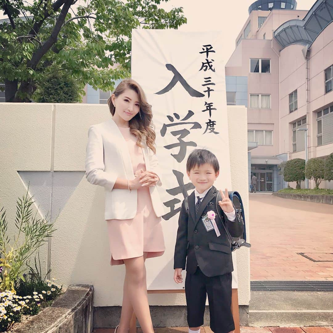 山内智恵さんのインスタグラム写真 - (山内智恵Instagram)「長男くんの入学式💓💕💓 ママもピカピカの一年生🌷✨ ・ ・ #山内智恵 #入学式 #ピカピカの1年生」4月12日 20時36分 - chie_yamauchi