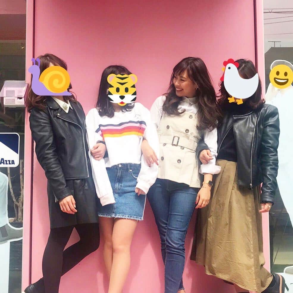 高木晴菜のインスタグラム：「#神戸レタス #fashion #trench #tops #jeans #pink #door #cute #cafe」