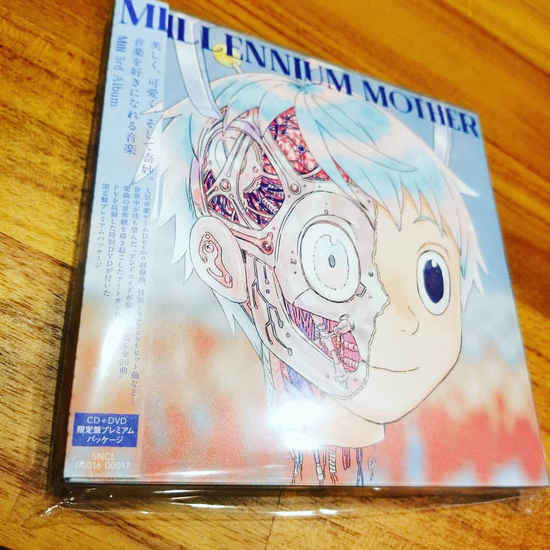 Miliのインスタグラム：「New album!! (Sample) #projectmili #music #cd」