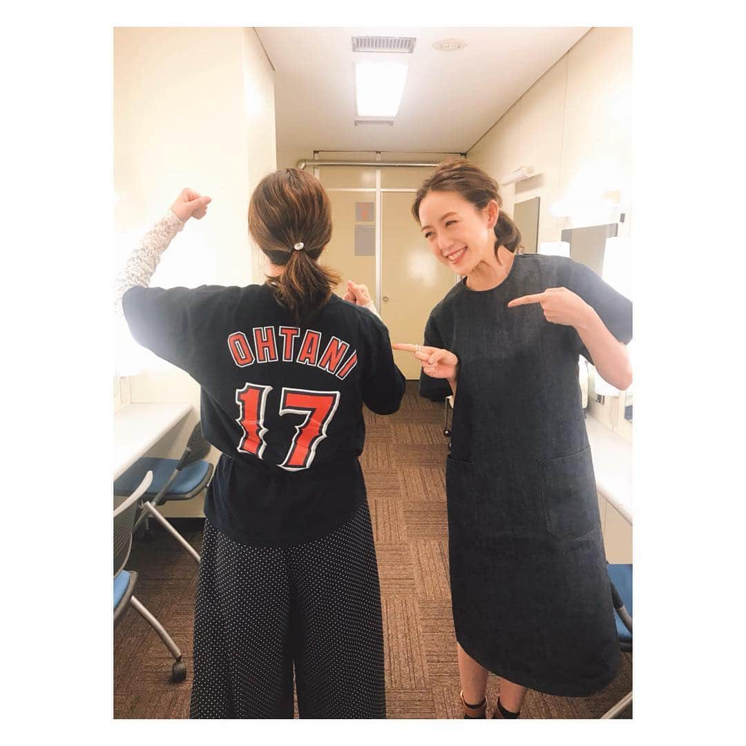 古谷有美さんのインスタグラム写真 - (古谷有美Instagram)「1️⃣1️⃣👉🏻1️⃣7️⃣ 収録現場について思わず叫びました！ お家からこれで来たそうな。 姐さん最高にロックです💥💕 ・ ・ #日ハムと大谷選手をこよなく愛す #メイクさん #かなり癒されました #今日もおつかれさまでした」4月13日 0時18分 - yuumifuruya