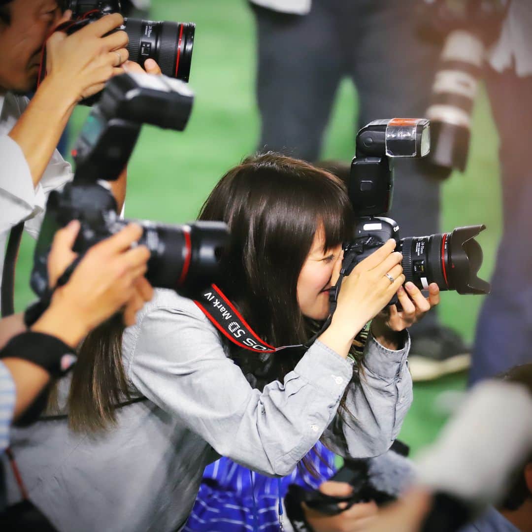 アンディ・チェンさんのインスタグラム写真 - (アンディ・チェンInstagram)「かわいいカメラマンさん😍 #東京ドーム #巨人戦 #canon」4月13日 1時35分 - myhiro99