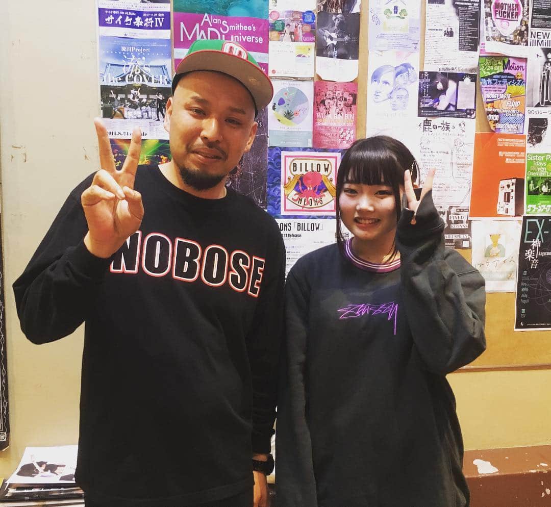 大江健次さんのインスタグラム写真 - (大江健次Instagram)「昨日の片目と語れでミラクルが！かつて福岡の警固公園でサイファーした時、人生初のラップバトルしたって女の子が居たんだけど。なんと昨日その子と再会！再びバトルしました！その後マジでラッパーになったんだって！凄い話！mayuちゃん！カッコよかった！要チェック！‬ #片目と語れ #ダースレイダー #ベーソンズ #福岡 #警固公園 #サイファー #ミラクル #奇跡の再会 #mayu #famale #rapper  #NOBOSE #mckj #こりゃめでてーな」4月13日 1時53分 - mckj_hagestagram