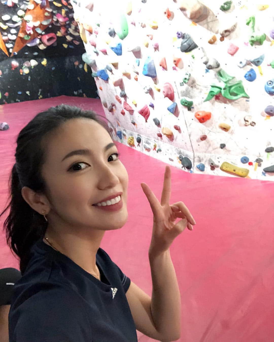 吉田愛璃のインスタグラム：「念願の🙏やっとデビュー🌟 結果全身プルプル😐笑 ハマりそう💓  #ボルダリング」