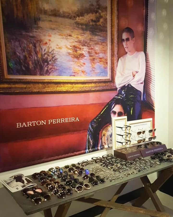 佐藤純さんのインスタグラム写真 - (佐藤純Instagram)「EYE WEAR の合同展示会へ同じ事務所のアッキーと行ってきました👓 『BARTON PERREIRA』10周年✨おめでとうございます👏  @bartonperreira (写真1枚目)  バートンプレイラのアイテムは、フレームからレンズ、パーツに至るまで、世界屈指のメガネ作りの技術を持つ日本製。  かけ心地もよさはもちろん、フレームのデザインやカラーも素敵。  @thierrylasry (写真2枚目.7枚目) ティエリーラスリーは女性らしさがあって、これまた素敵～😍 他にも… CUTLER AND GOOSS (カトラー&グッズ) Persol (ペルソール) Selima Optique (セリマオプティーク) HARRY LAR'S (ハリーラリー)  など、たくさんのサングラスや👓がありました。  最終的に写真1枚目のバートンプレイラと写真2枚目のティエリーラスリーで迷った～。 迷って迷って…  1枚目のバートンプレイラに決定💕  届くのが楽しみです。  久々に麻紀ちゃんにも会えた～😍😍😍 #eyewear #bartonperreira #cutlerandgooss #persol #alliedmetarworks #selimaoptique #thillylasry #harrylass #バートンプレイラ #カトラー&グロス #アライドメタルワークス #セリマオプティーク #ティエリーラスリー #ハリーラリー #サングラス #眼鏡 #ママ#ママモデル#モデル #mama#mamamodel#model」4月13日 3時25分 - junsatoidea