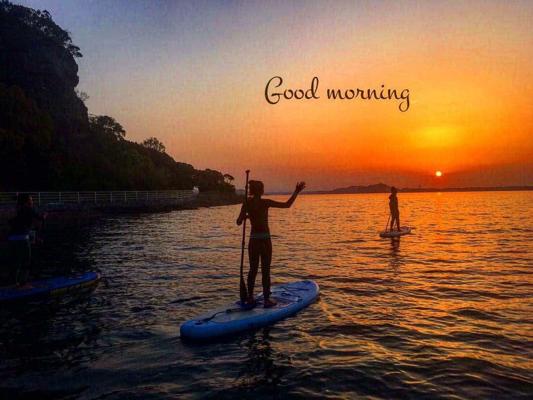 高松いくさんのインスタグラム写真 - (高松いくInstagram)「Good morning... #haveagoodday  #supyoga #sup #supyogafit #yoga #morningsun #sae #sea #lake #morningsunshine #sun #サップヨガ ＃サップ #サップヨガフィット #ヨガ #朝日 #早起きは三文の徳 #海 #湖 #おはよう #おはようございます #朝 #今日も #haveaniceday #goodluck #👍#goodmorning」4月13日 3時16分 - iku_takamatsu_trip_sup_yoga
