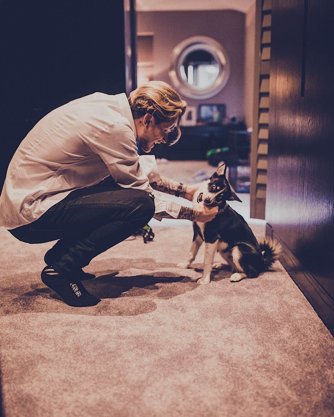 ロリス・カリウスさんのインスタグラム写真 - (ロリス・カリウスInstagram)「A mans best friend🤙🏼🐾🐾 #LK1 #Banksy」4月13日 3時46分 - loriskarius