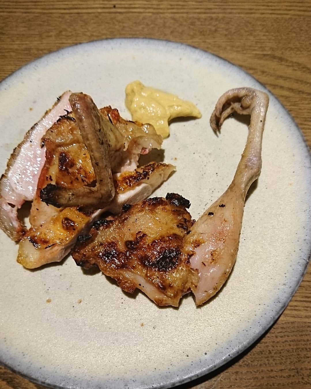 内山高志さんのインスタグラム写真 - (内山高志Instagram)「メッチャ大好きな焼鳥屋さん。  元々、フレンチのシェフがやってるお店だから、焼鳥はもちろん、１品料理も手が込んでいて、メッチャ美味い✨  #焼鳥 #ワイン #飽きない焼鳥屋」4月13日 15時02分 - takashikod