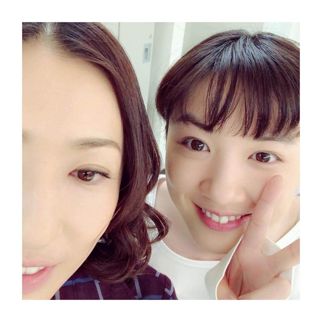 松雪泰子さんのインスタグラム写真 - (松雪泰子Instagram)「いよいよ明日登場のスズメ とおかーちゃん🍀 ウチの娘を皆様どうぞよろしくお願い致します。 #半分青い #永野芽郁 #可愛いスズメ #朝イチありがとうございました #明日の夜は有田p」4月13日 14時34分 - yasukomatsuyuki_official