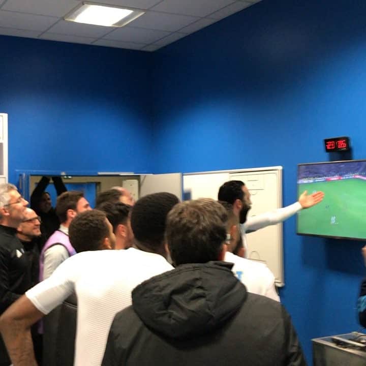 グレゴリー・セルティッチのインスタグラム：「Quel bonheur!!!! Merci aux supporters, vous étiez en 🔥🔥🔥🔥🔥🔥 Mes soldats « my team » !@olympiquedemarseille @hiroki.sakai_19 #teamom #europaleague #omrbl」