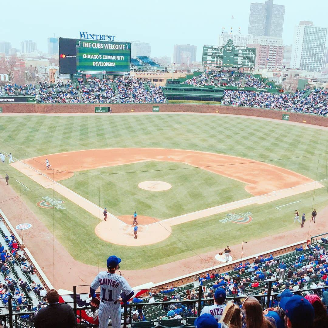 アキテリヤキさんのインスタグラム写真 - (アキテリヤキInstagram)「Minivish in Chicago  #minivish #chicago  #toocold #chicagocubs  #cubs #wrigleyfield  #daygame  #mlb #pitcher  #ミニビッシュ #初めての #イリノイ州 #シカゴ #思ってた通り寒い #シカゴカブス #メジャーリーグ」4月13日 9時21分 - minivish11