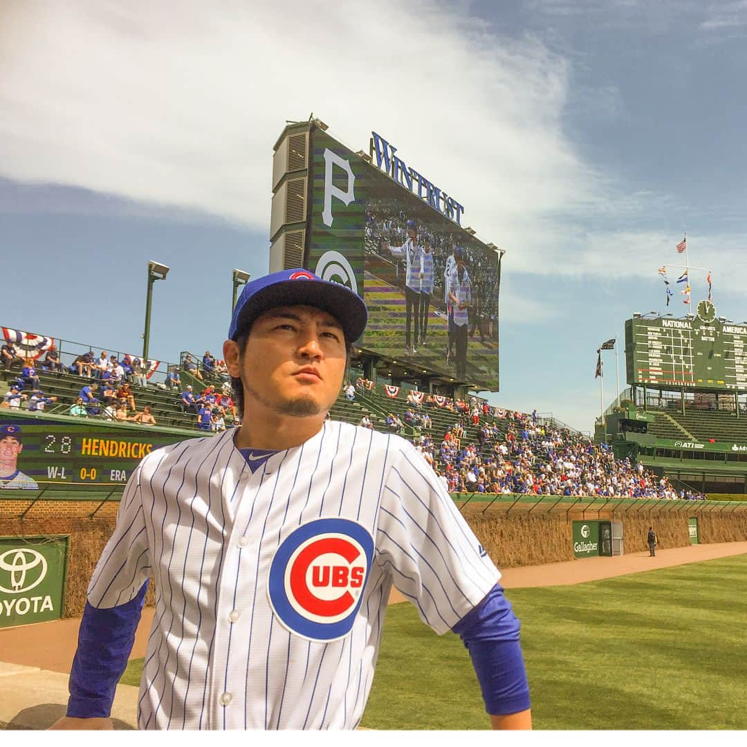 アキテリヤキのインスタグラム：「Minivish in Chicago  #minivish #chicago  #toocold #chicagocubs  #cubs #wrigleyfield  #daygame  #mlb #pitcher  #ミニビッシュ #初めての #イリノイ州 #シカゴ #思ってた通り寒い #シカゴカブス #メジャーリーグ」