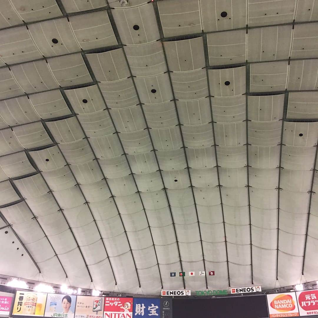 坂東亀三郎さんのインスタグラム写真 - (坂東亀三郎Instagram)「朝も早よから草野球！ではなく深夜草野球！ それも東京ドームでのレベルの高い草野球！否、セミプロ草野球。 怪我しないように楽しんでま〜す、野球は楽しい！ センターに抜けるか！！？と思ったらショートに阻まれた⤵︎⤵︎ ・ ・ #歌舞伎 #音羽屋 #歌舞伎役者 #彦三郎 #坂東彦三郎 #九代目 #歌舞伎部 #KABUKI #JAPAN #otowayabando #草野球 #夜活 #東京ドーム #野球バカ コメントはお気軽に📝」4月14日 0時10分 - otowayabando