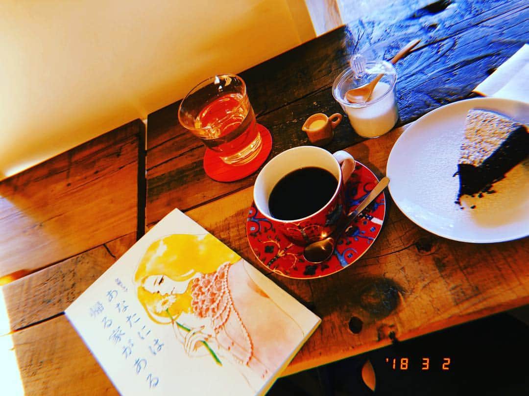 笛木優子のインスタグラム：「ステキな台本です。 表紙見るたびに上がります⤴︎ ついに今晩です！  TBS 金曜ドラマ  あなたには帰る家がある  始まります📺🏠 22時より15分拡大です！  あな由紀をよろしく‼️🙄 #あなたには帰る家がある #あな家」