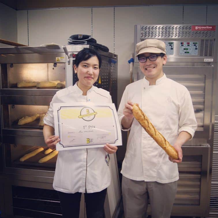 Maison Kayser Japon Officialさんのインスタグラム写真 - (Maison Kayser Japon OfficialInstagram)「. 伊勢丹新宿店でのフランス展は16日(月)まで開催しております！ フランスのバゲットコンクールで１番になったバゲットはもちろん、ビールを使ったパンなど12種類ものパンとサンドイッチを販売しております。 またとない機会ですので、この土日は是非フランス展へ🇫🇷 . #メゾンカイザー #maisonkayser #japon #boulangerie #erickayser #france  #ベーカリー #フランスパン #パン #伊勢丹新宿店 #フランス展 #ブーランジェリーデュロンベルジェ #バゲット #baguette #20180413」4月13日 18時39分 - maisonkayser_japon